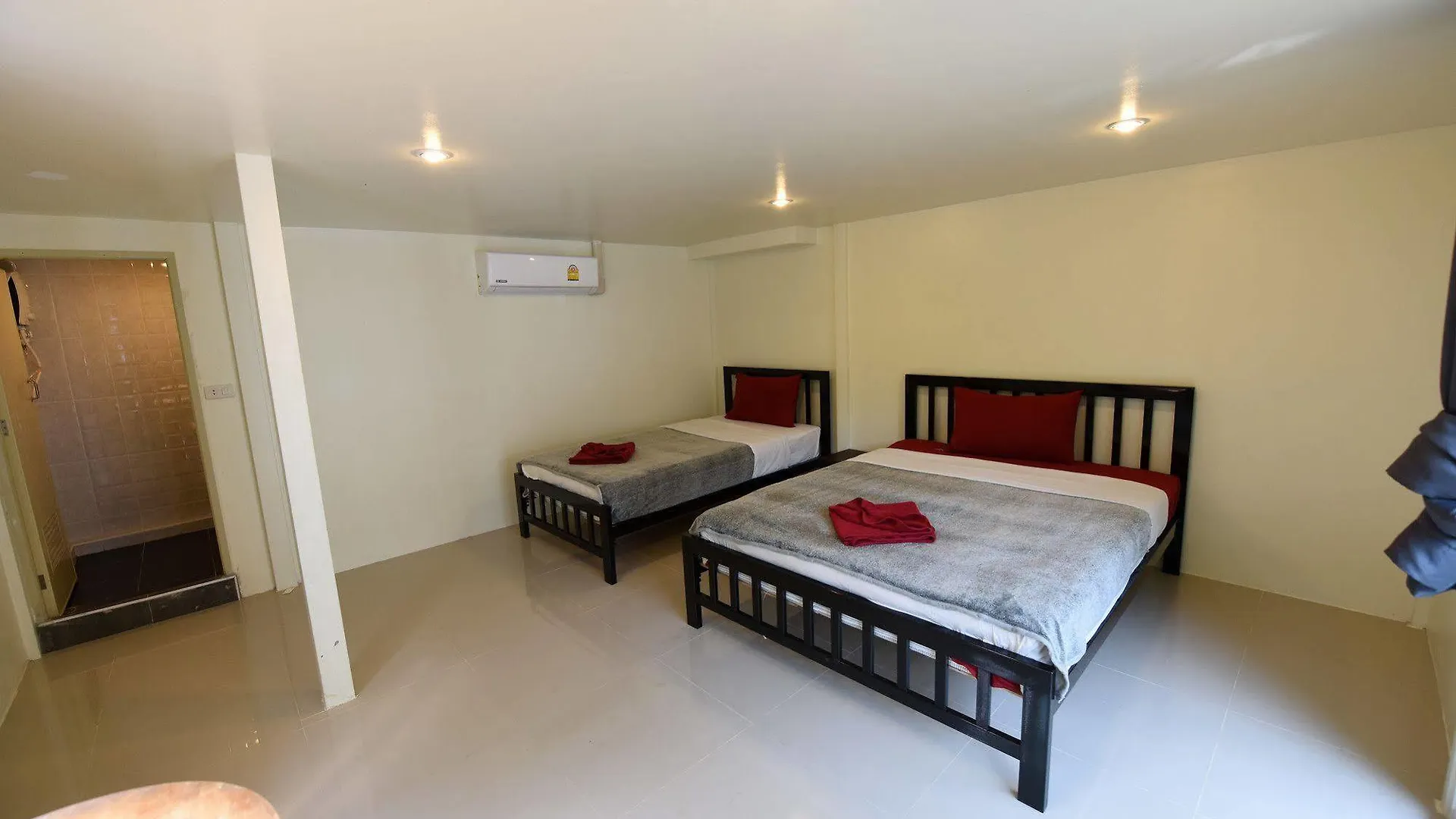 Kitty Guesthouse Phi Phi Don Hotel
