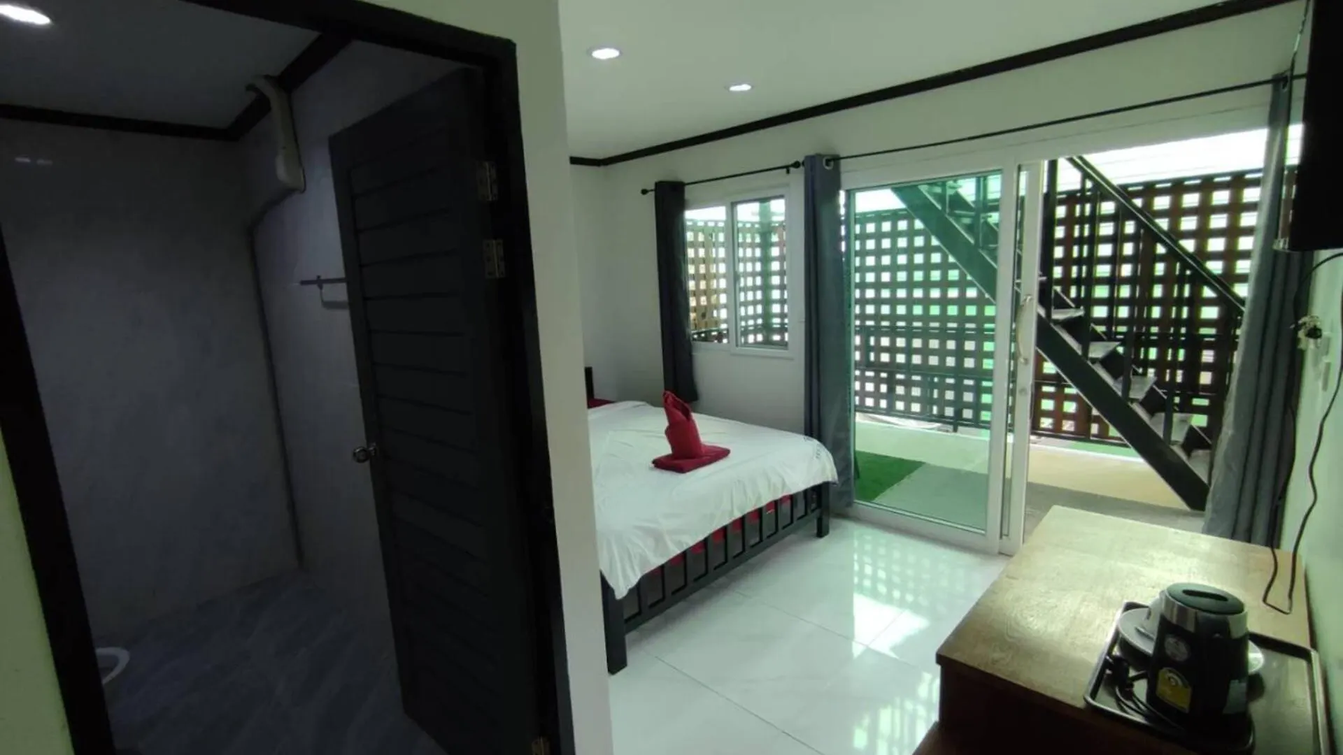 Kitty Guesthouse Phi Phi Don Hotel